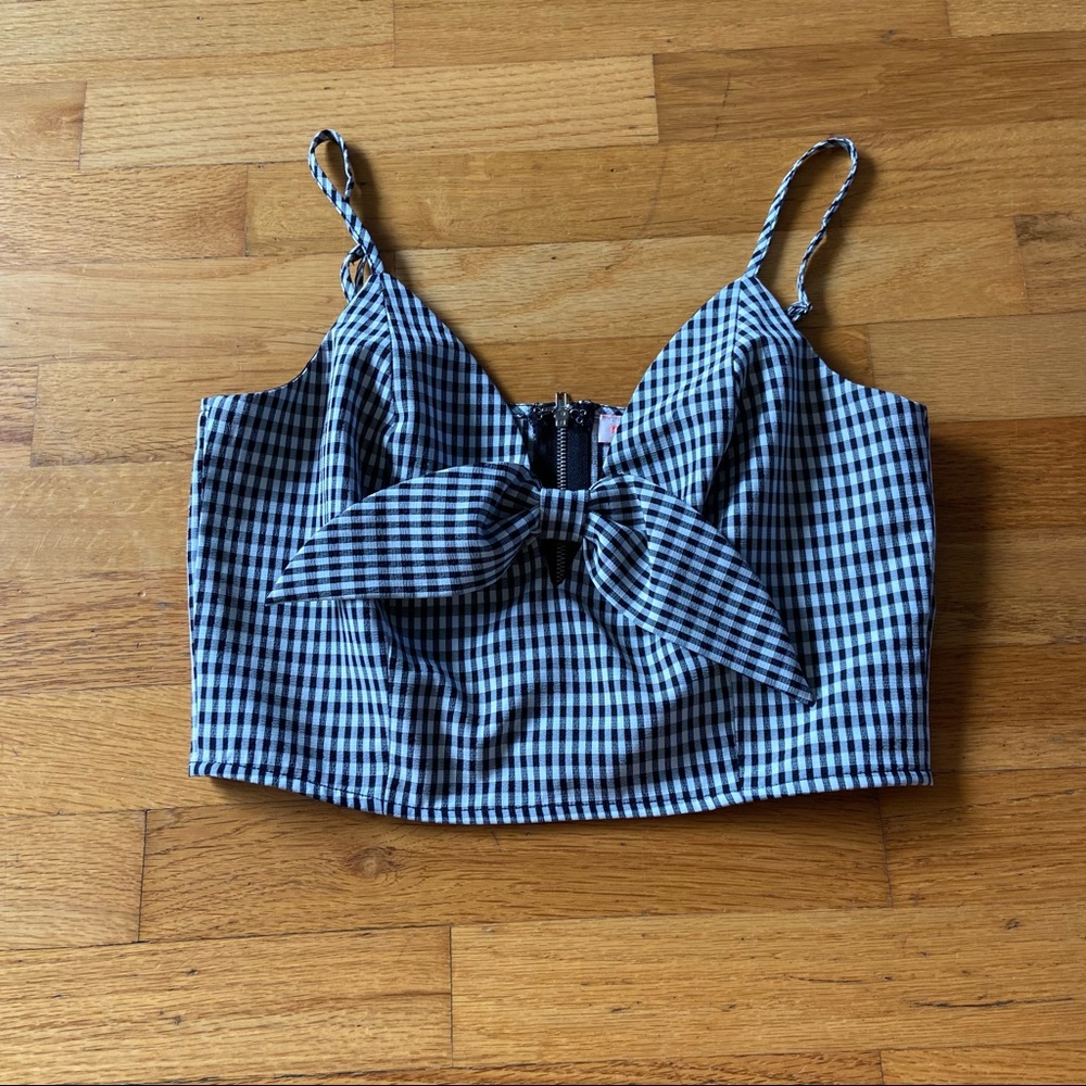 Bow front tank top